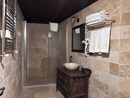 Under Cave Hotel