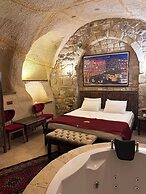 Under Cave Hotel