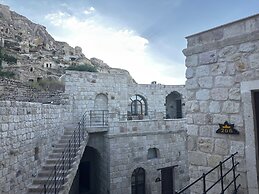 Under Cave Hotel