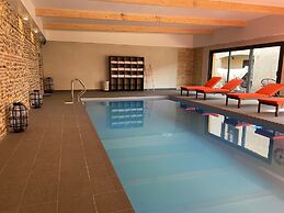 Hotel SPA Piscine le Petit Castel