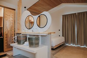 SOMNUS SUITES