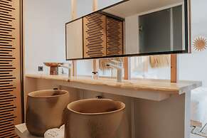 SOMNUS SUITES