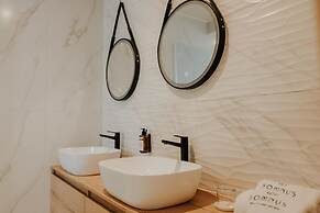 SOMNUS SUITES
