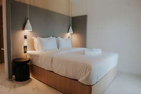 SOMNUS SUITES