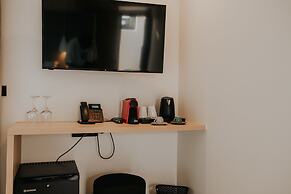 SOMNUS SUITES