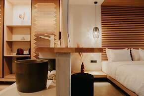SOMNUS SUITES