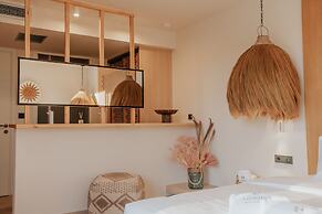 SOMNUS SUITES