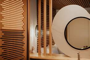 SOMNUS SUITES
