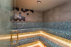 M Resort & Hotel