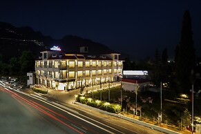 The Vaishnodevi Sarovar Portico