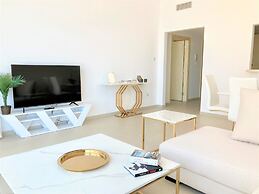 Luxurious Stay at the Walk JBR