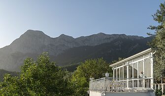 Apa Mountain Lodge