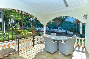 THE PREMIER SUITES