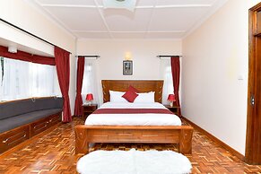 THE PREMIER SUITES