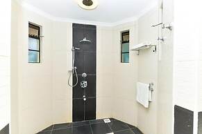 THE PREMIER SUITES