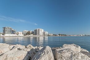Sea-Esta Seaview Apartment