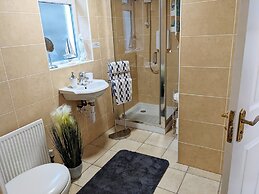 Forest View Impeccable two Bedroom House