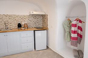 Sunborn Oia Suites