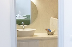 Sunborn Oia Suites