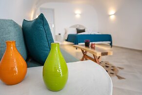 Sunborn Oia Suites