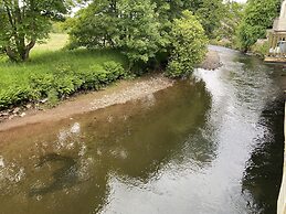 Riverbank Cottage Lake District, Double Balcony