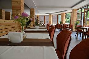 Feel & Live Hotel Villas Restaurant