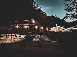 Feel & Live Hotel Villas Restaurant