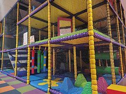 Apartment With Access to Pool, Spa & Soft Play