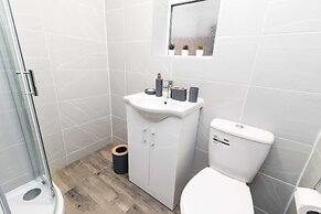 Michaelmas, Coventry - 2 Bed House Apartment