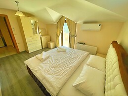 LUSTRA GARDEN SUITE