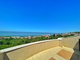 LUSTRA GARDEN SUITE