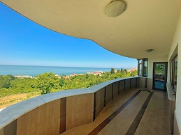 LUSTRA GARDEN SUITE