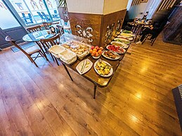 Triana Hotel