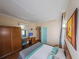 Triana Hotel
