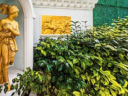 Triana Hotel