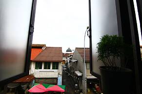 Heritage Sixteen