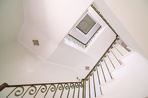 Avalon Palace Hotel