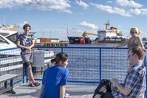 Park Point Marina Inn