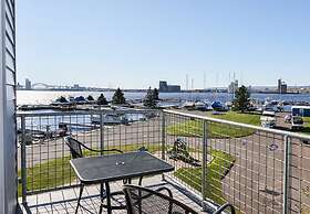 Park Point Marina Inn