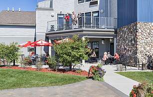 Park Point Marina Inn