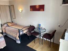 Raymar Motor Inn