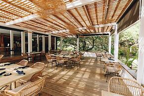 Barefoot Cay Resort