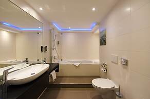 Zi Hotel & Lounge