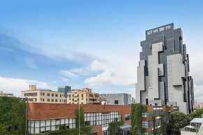 Avant-Garde Hotel