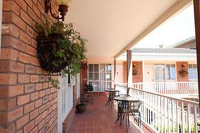 Summerhill Motor Inn