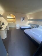 Mahogany Motel