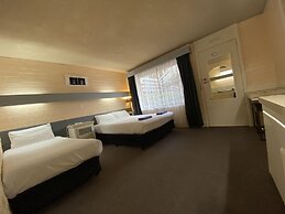 Mahogany Motel