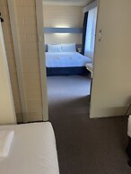 Mahogany Motel