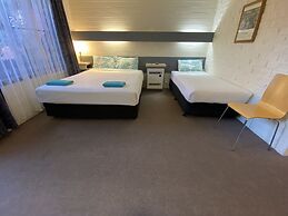 Mahogany Motel