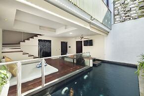 18 Suite Villa Kuta